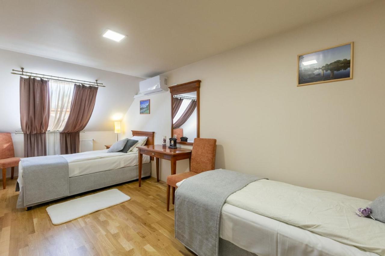 Barkoscinege Vendeghaz Hotel Geberjen Ngoại thất bức ảnh